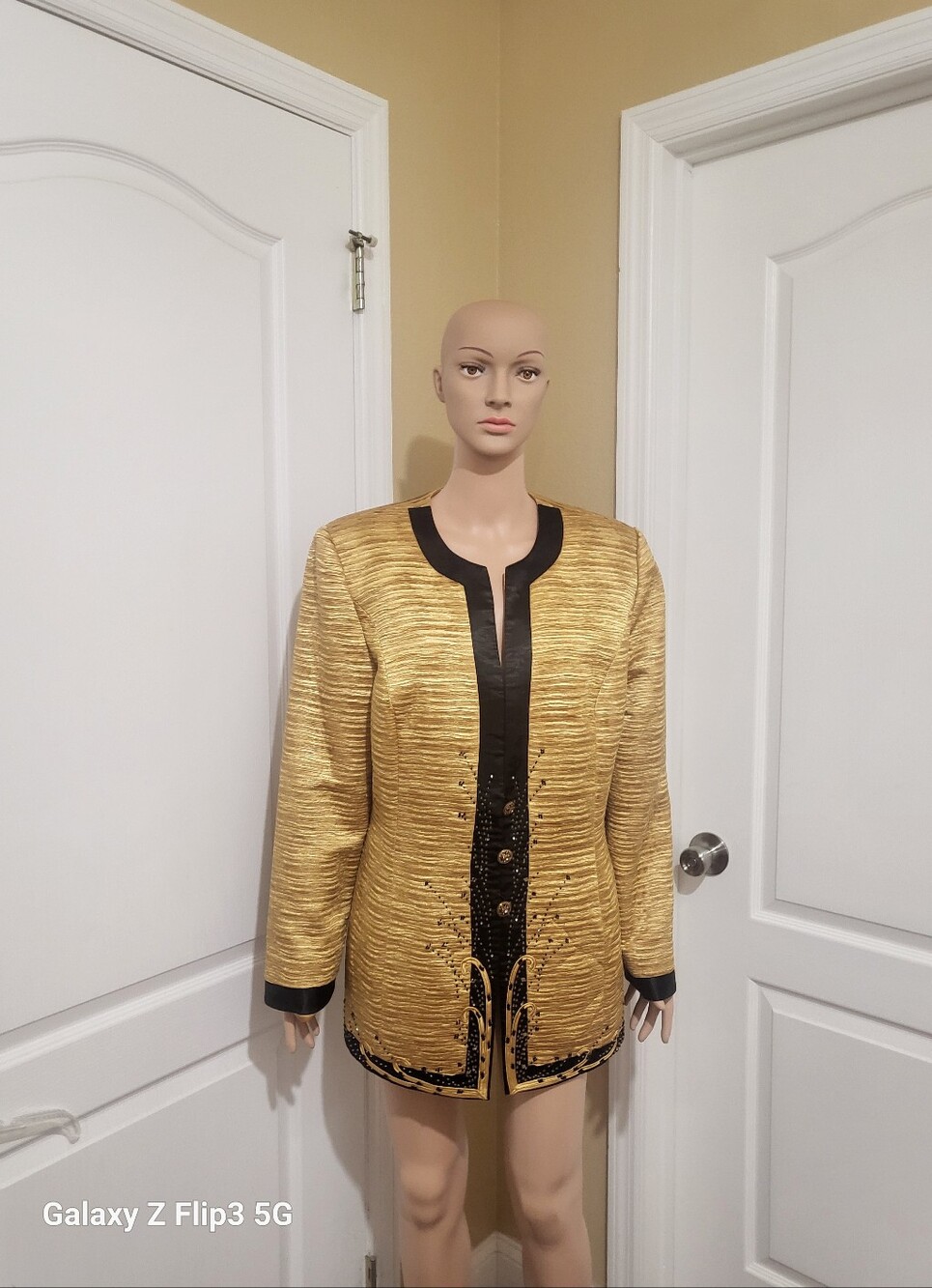 Natasia New York Gold & Black Embellished Evening Blazer - Size 14 Pre-owned - Picture 2 of 8